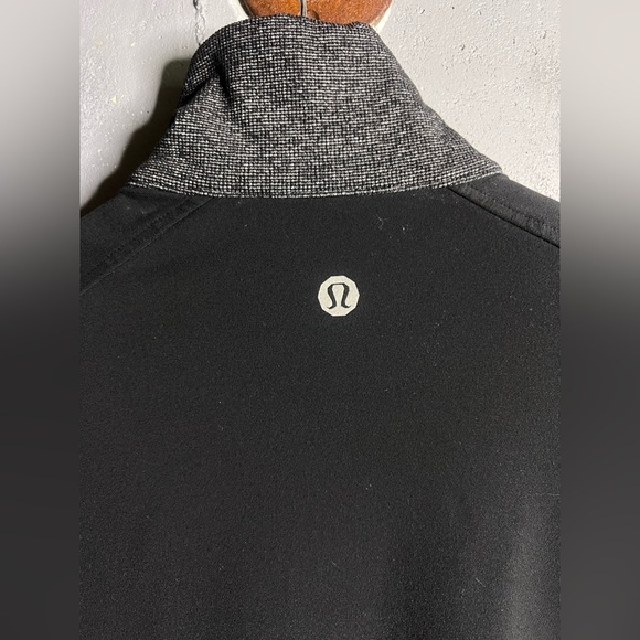 Lululemon post gravity Men’s  black Jacket in size M - Picture 7 of 9